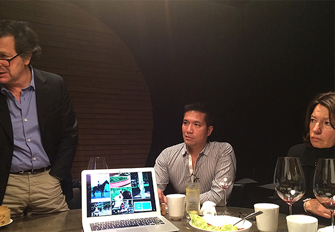 6新聞-11法國Saguez創(chuàng)始人OlivierSaguez協(xié)同夫人與總裁李華清先生共進晚餐_03-02